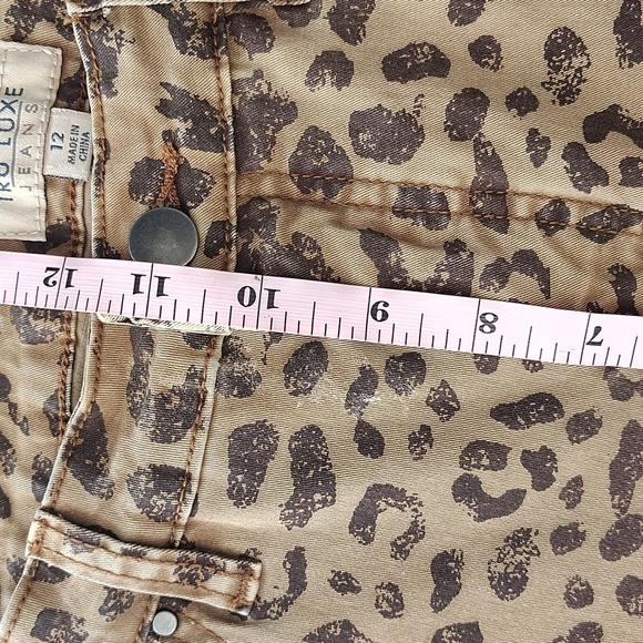 Tru Luxe Jeans Size 12 Animal Printed Hi Waisted Straight Jean with Inseam Slit - Picture 11 of 13